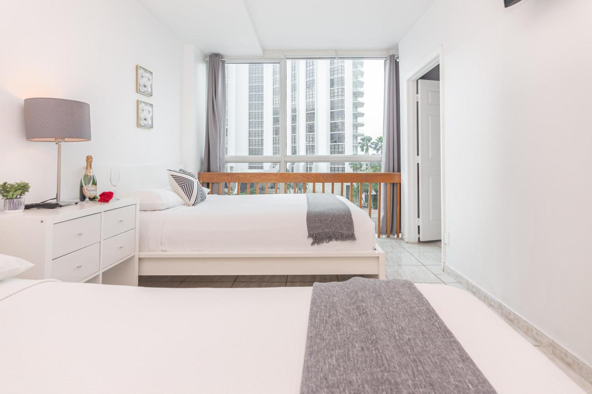 מיאמי ביץ' Girasole Suites מראה חיצוני תמונה